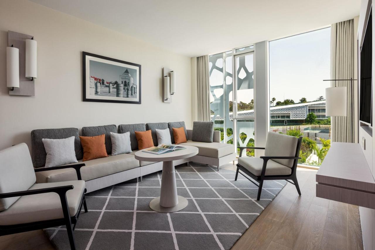 Executive Suite met Kingsize Bed en Uitzicht op het Zwembad